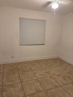 Building Photo - 3038 S Palm Dr