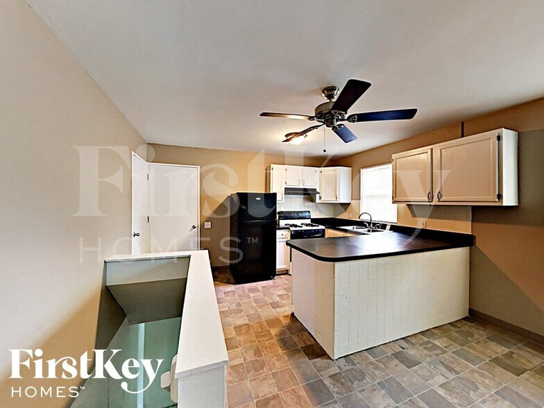 Building Photo - 2655 Farber Dr