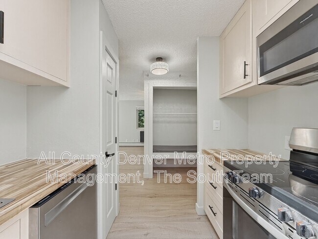 Building Photo - 2835 S Monaco St Pkwy