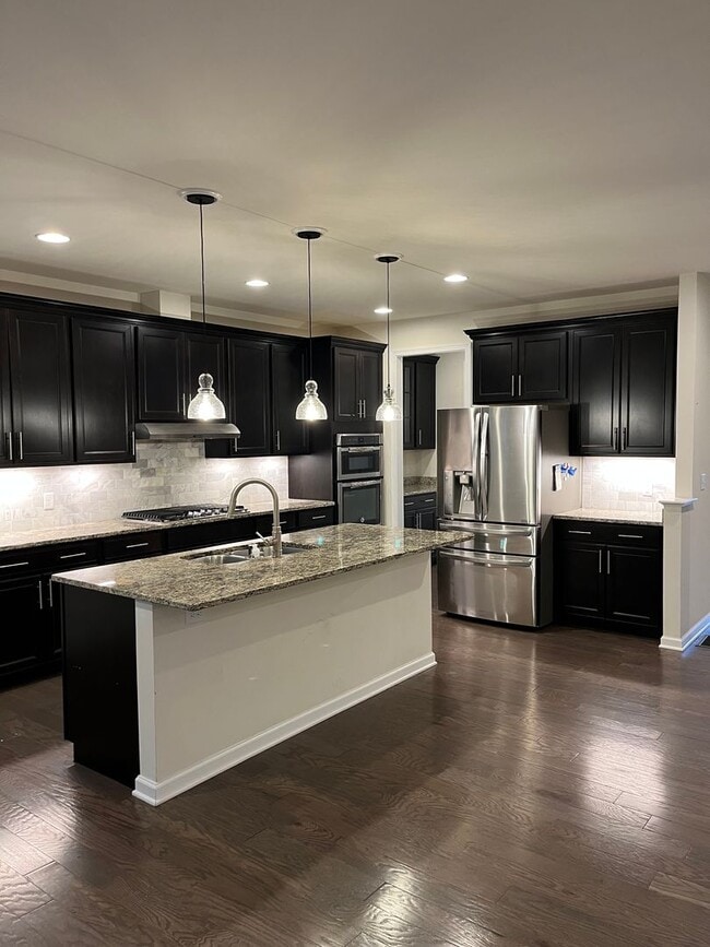 Building Photo - Large Executive 5 Br 3.5 Bath Home in Weymouth's Union Point Neighborhood