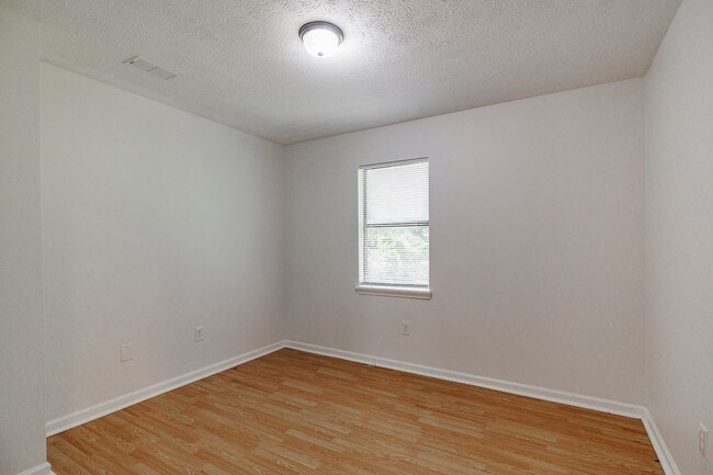 Building Photo - 1182 Whit Davis Rd