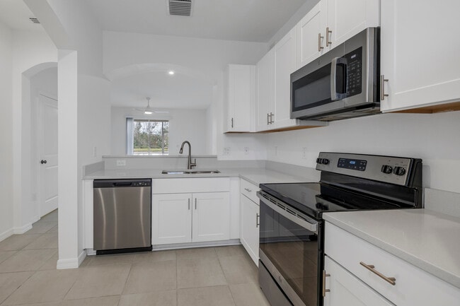 Kitchen - 6111 Fairmont Ln