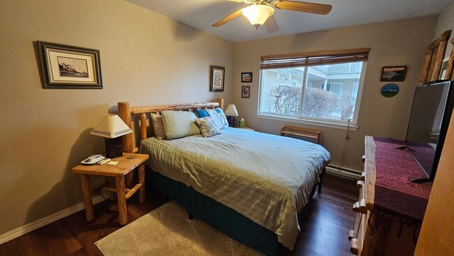 Building Photo - Condo located near the lake- Available NOW until July 31st, 2026. Available again September 1st, ...