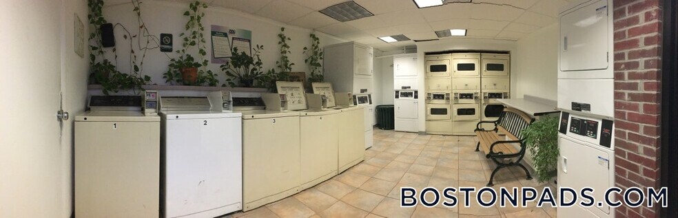 Building Photo - 437 Cambridge St