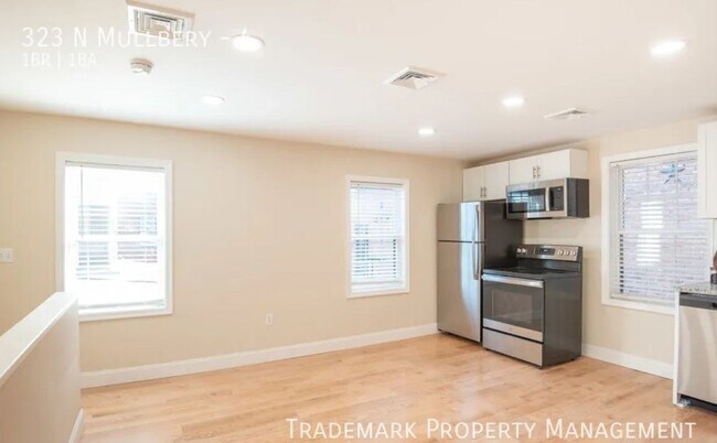 Building Photo - 323 N Mulberry St