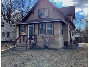 Building Photo - 1001 4th St S