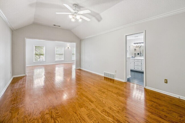 Building Photo - 130 Riverwalk Pl