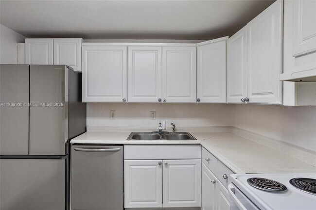 Building Photo - 4900 NW 79th Ave