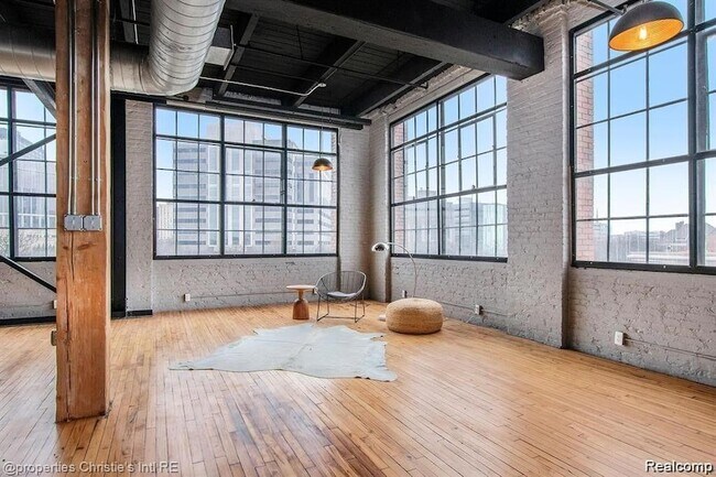 Building Photo - 1535 Sixth St