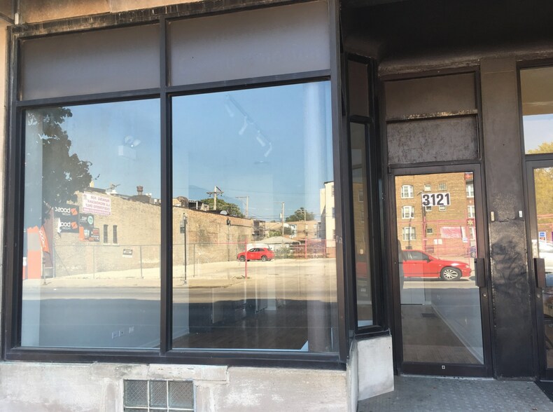 Building Photo - 3123 W Lawrence Ave