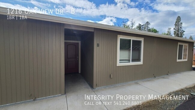 Building Photo - 1216 Oak View Dr
