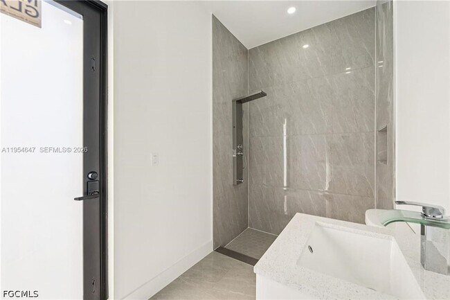 Building Photo - 4402 E 19th St