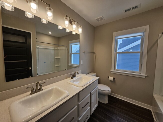 Building Photo - 228 Oakhurst Wy