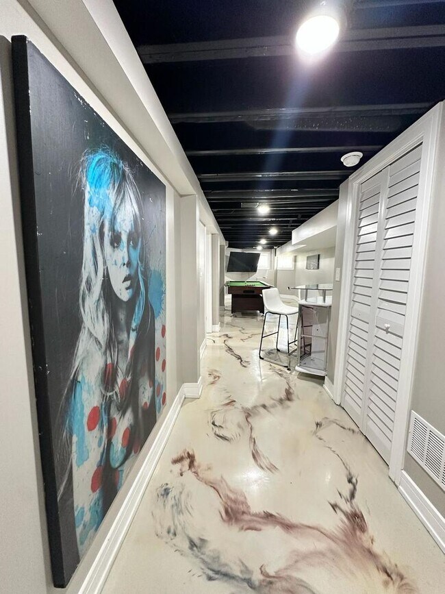 Building Photo - 6807 S Calumet Ave