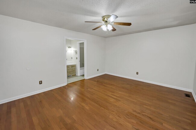 Building Photo - 1405 Parkdale Dr