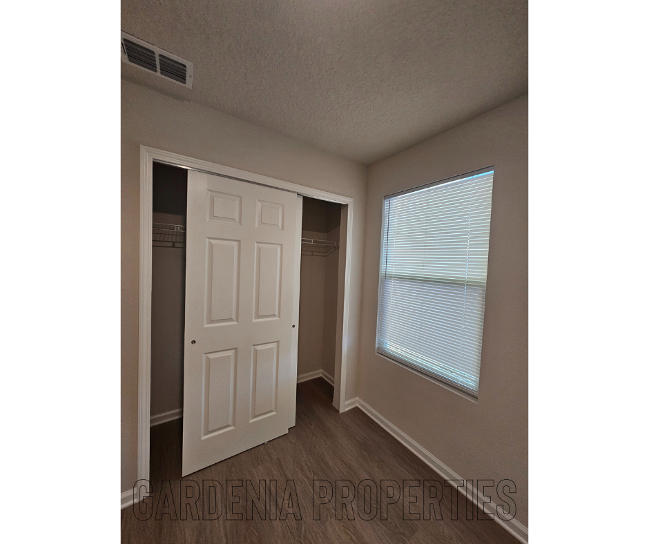 Building Photo - 1115 E 5th St