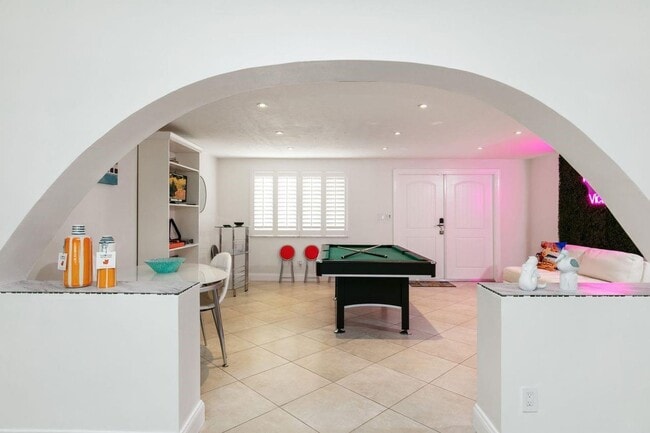 Building Photo - 1900 N Victoria Park Rd