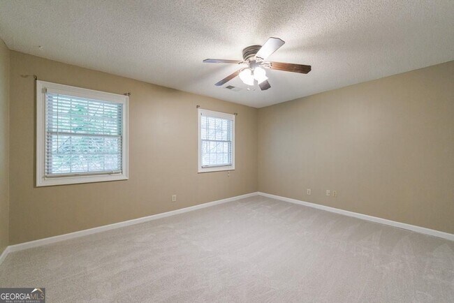 Building Photo - 10565 Shallowford Rd