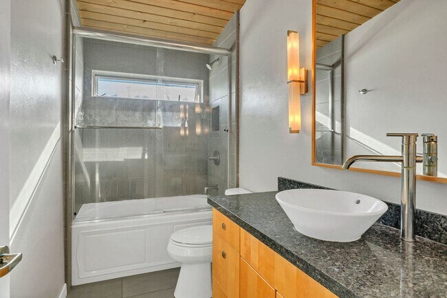 Building Photo - Single story view home overlooking Mission...