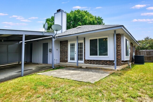 Building Photo - Charming 2-bed, 2-bath home in Universal C...