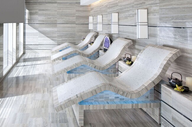 Building Photo - Waldorf Astoria 2711-City/Mtn views from t...