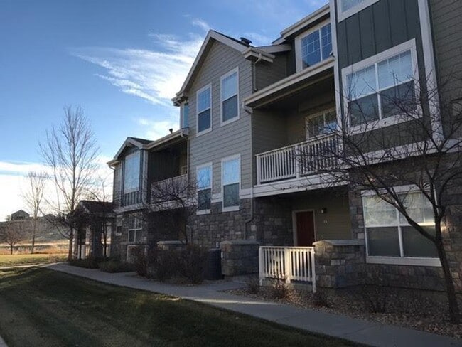 Building Photo - Beautiful 2 Bedroom, 2.5 Bath Townhome near E470 with 2 Car Garage and Gas Fireplace1