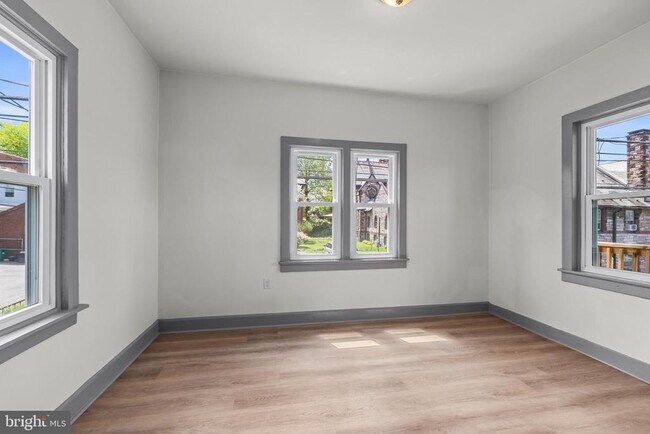 Building Photo - 531 Walton St