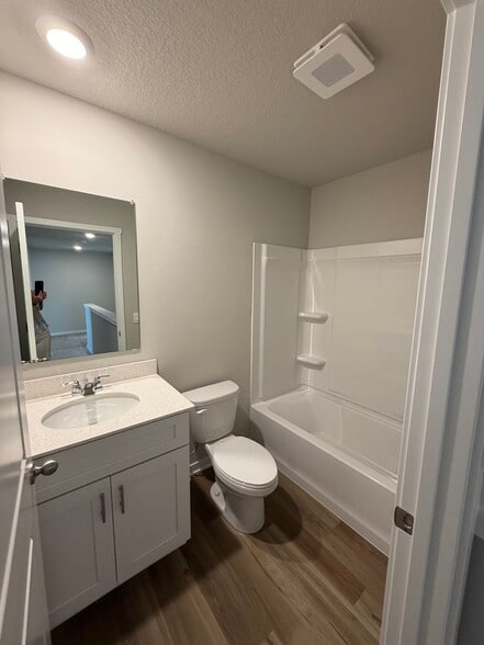 Building Photo - 17021 Persimmon Ln