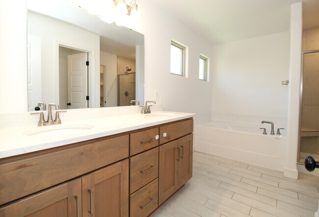 Building Photo - 1500 Ari Ave