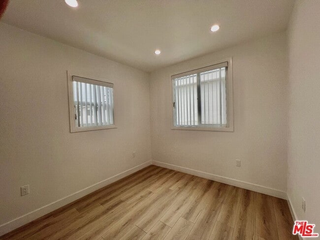 Building Photo - 1321 1/4 Normandie Ave