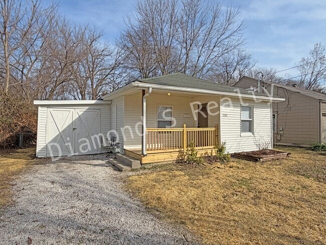 Building Photo - **Stunning Renovated 1-Bed Home Now Available**