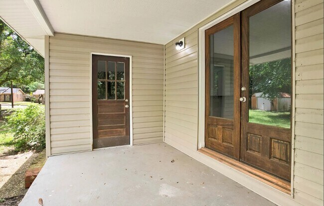 Building Photo - 1633 Phillips Ln