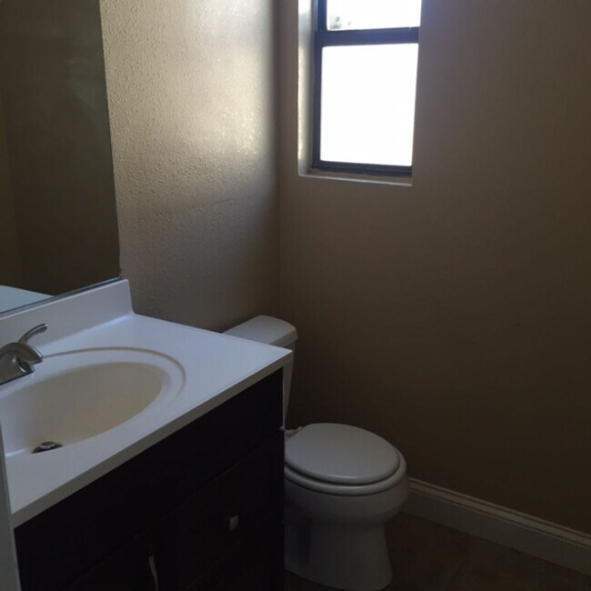 Building Photo - Two bedroom Townhouse Spring valley.