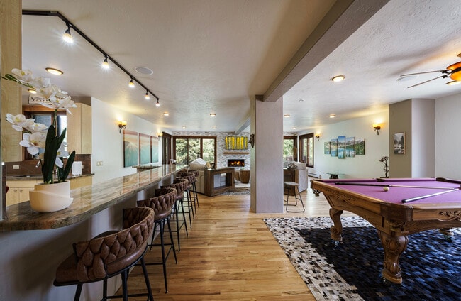 Building Photo - 35021 US-6