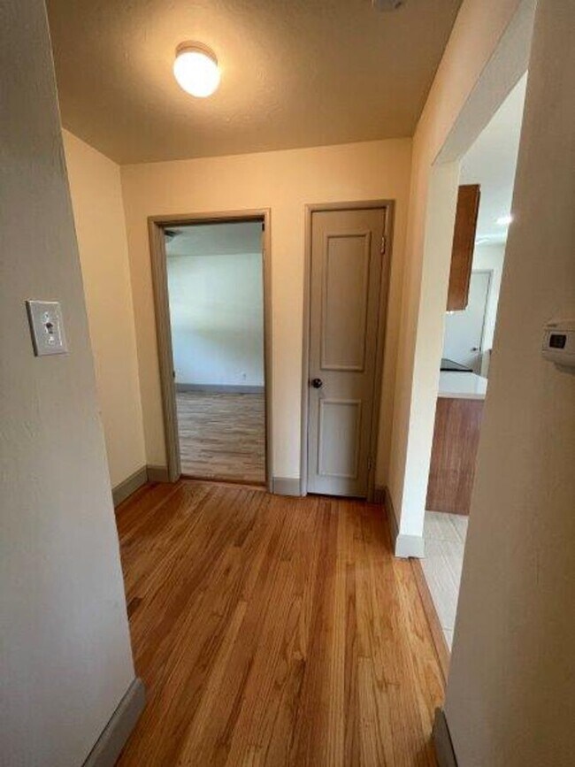 Building Photo - Tahoe Park 2 Bedroom