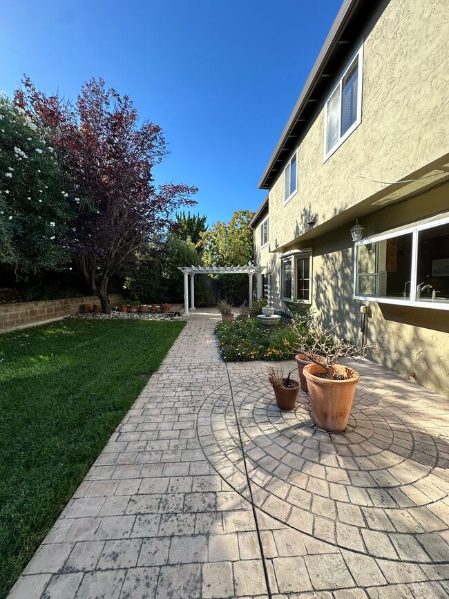 Building Photo - Almaden Home, great area, ready for move in!