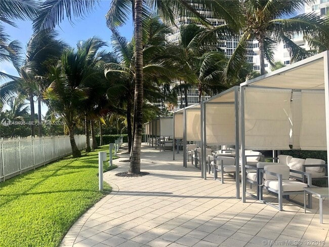 Building Photo - 10275 Collins Ave