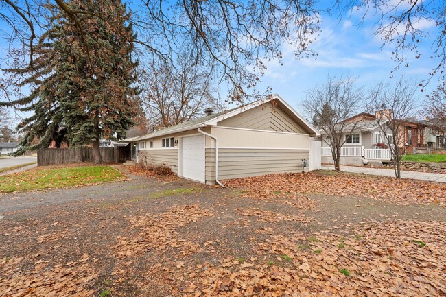 Building Photo - South Hill cute 2 Bed 1 Bath rancher with covered entertaining patio