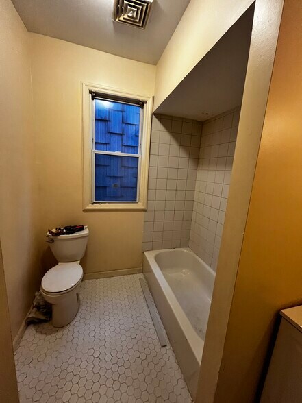 Building Photo - 354 Orange St