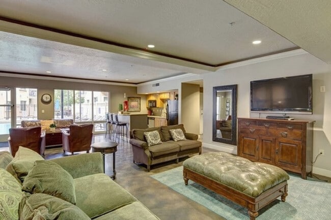 Building Photo - 606 W S Temple St