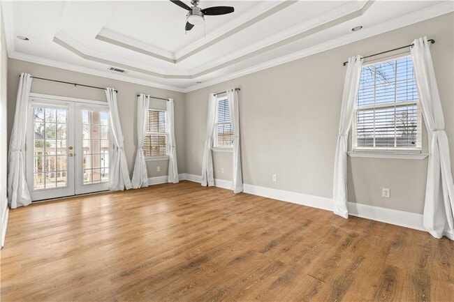 Building Photo - 66 Weyman Ave SW