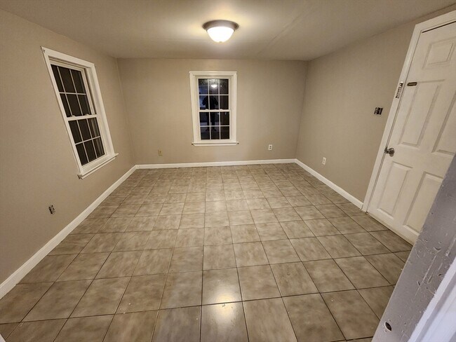 Building Photo - 17 Charles St