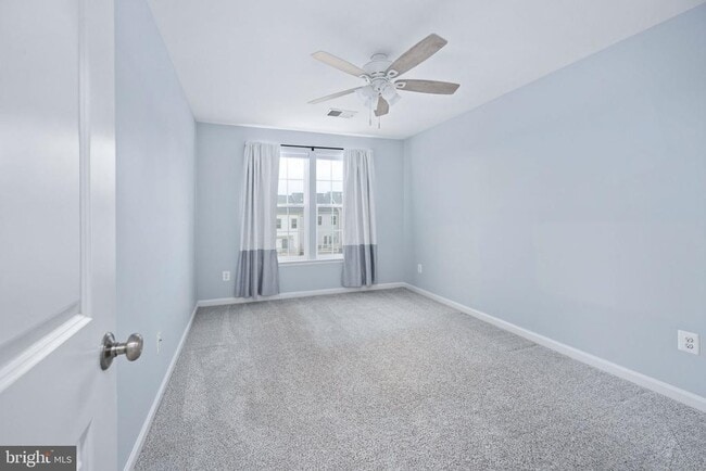 Building Photo - 214 Almond Dr