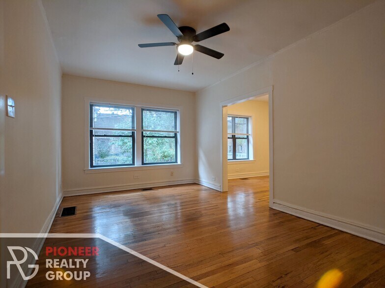 Building Photo - 630 W Cornelia Ave