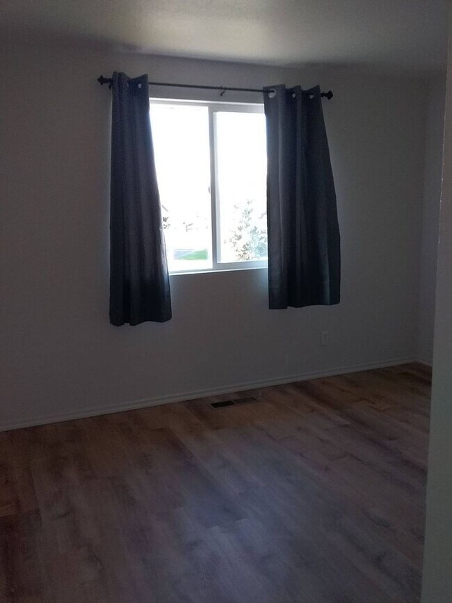 Building Photo - roy2016