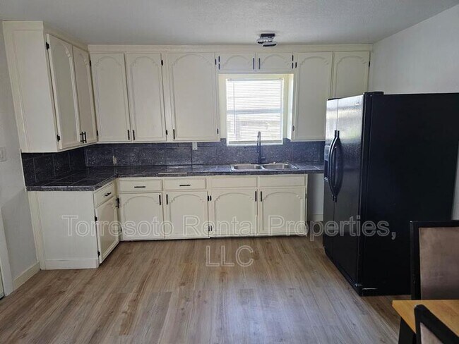 Building Photo - 333 S San Eduardo Ave