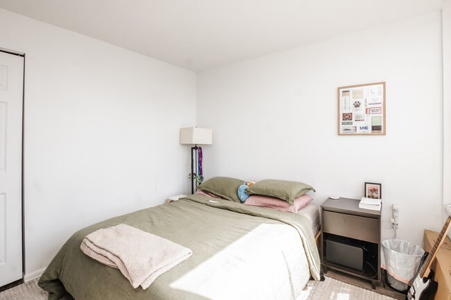 Building Photo - 1360 N Sandburg Terrace