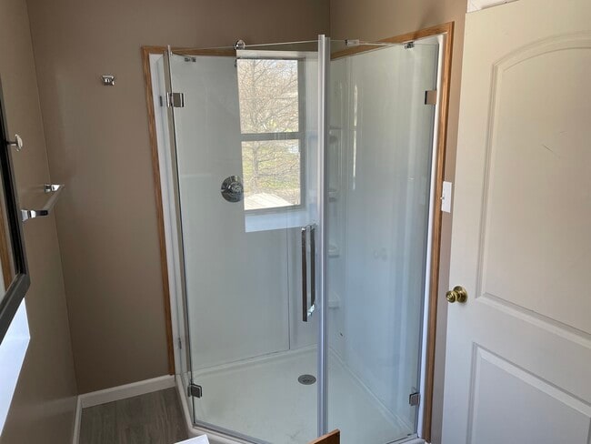 Building Photo - 123 W Pine St