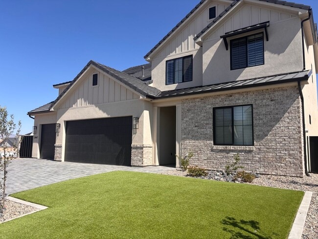 Building Photo - BRAND NEW 6 bed  | 4 bath | 3 car garage c...