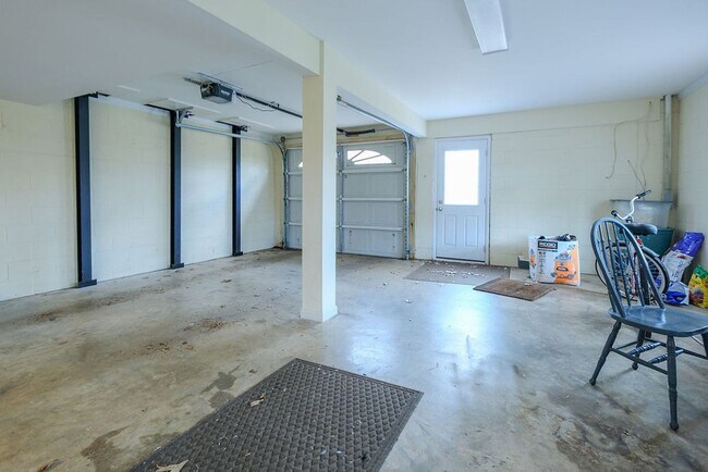 Building Photo - 15 White Street Extension